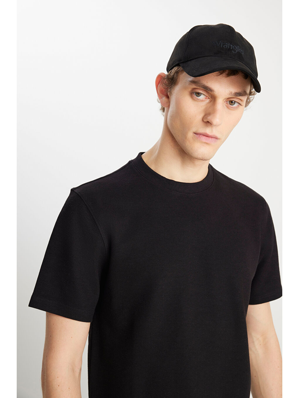 Relaxed Fit Geniş Kesim Bisiklet Yaka Siyah Dokulu Basic Tişört-3