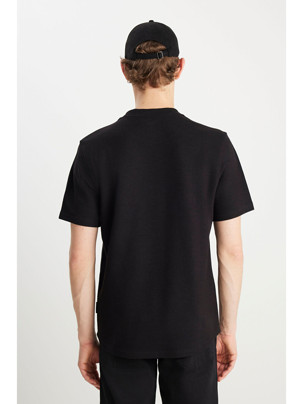 Relaxed Fit Geniş Kesim Bisiklet Yaka Siyah Dokulu Basic Tişört-4