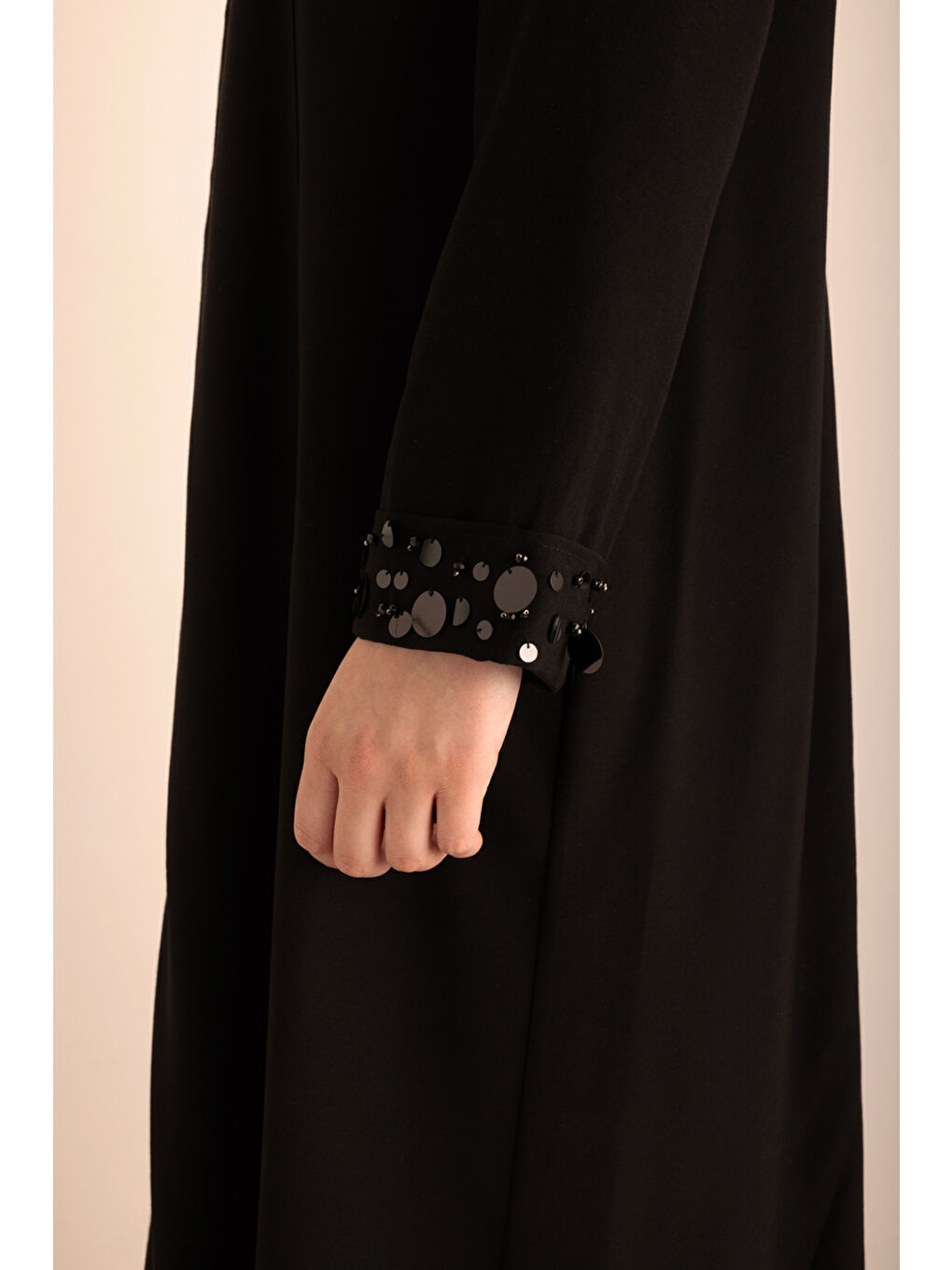 Siyah Kolları İşleme Detaylı Pardösü-3