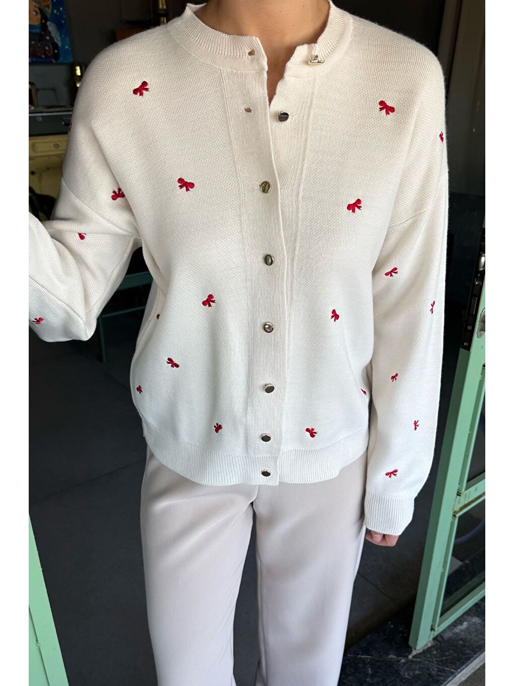 Ekru Kadın Fiyonk Nakışlı Triko Hırka-1