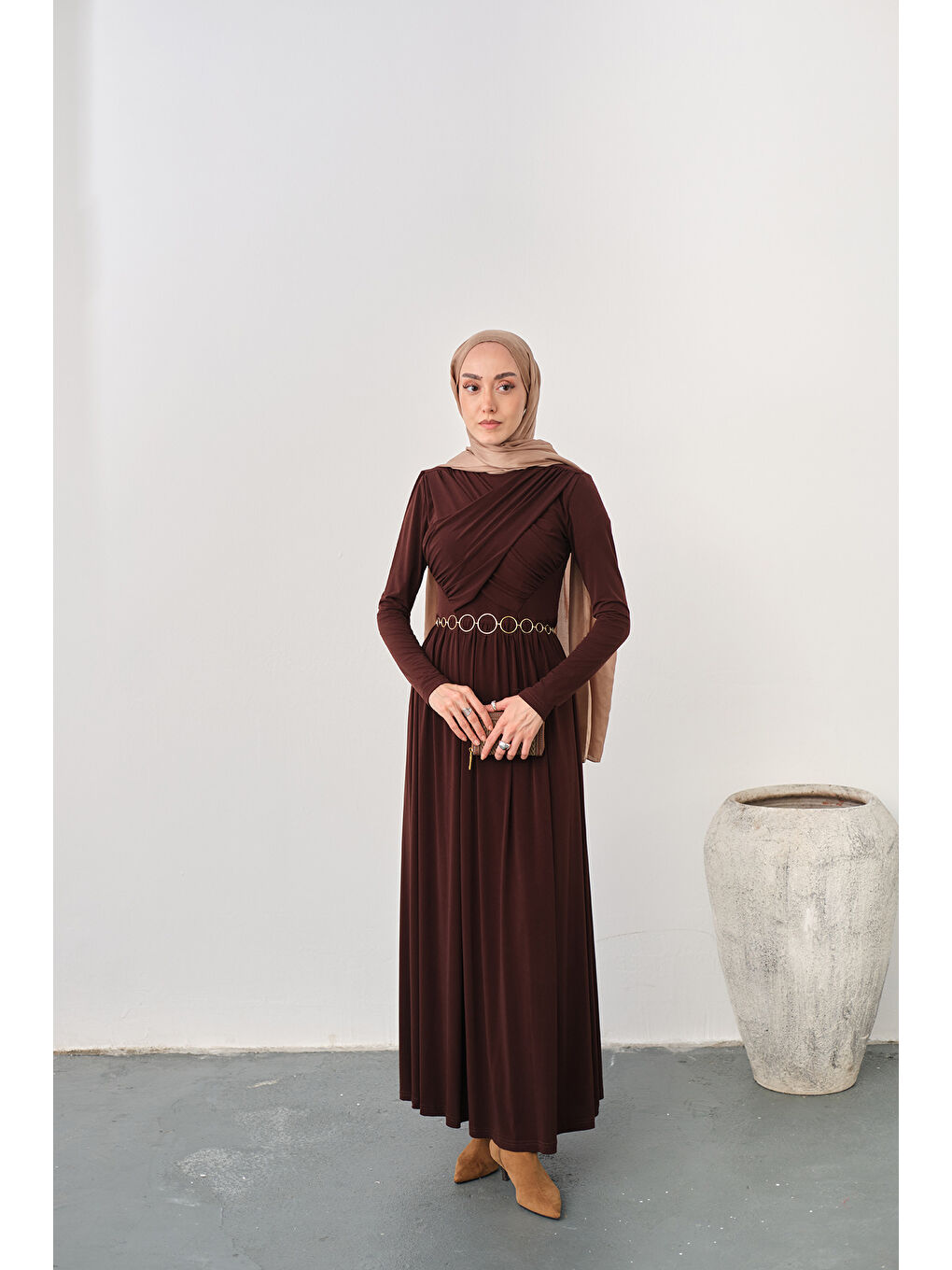 Kadın Gold Kemerli Pile Detay Elbise Kahverengi-1