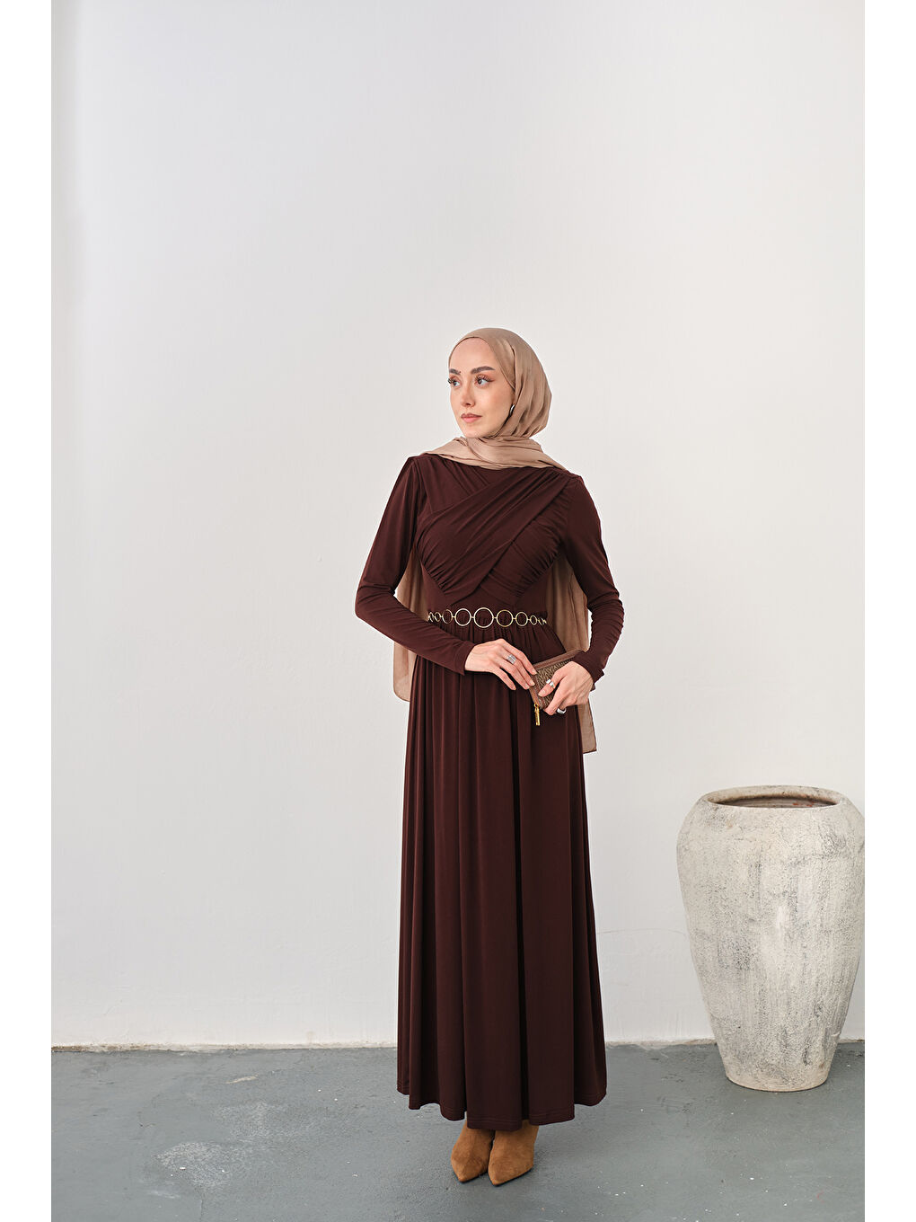 Kadın Gold Kemerli Pile Detay Elbise Kahverengi-2