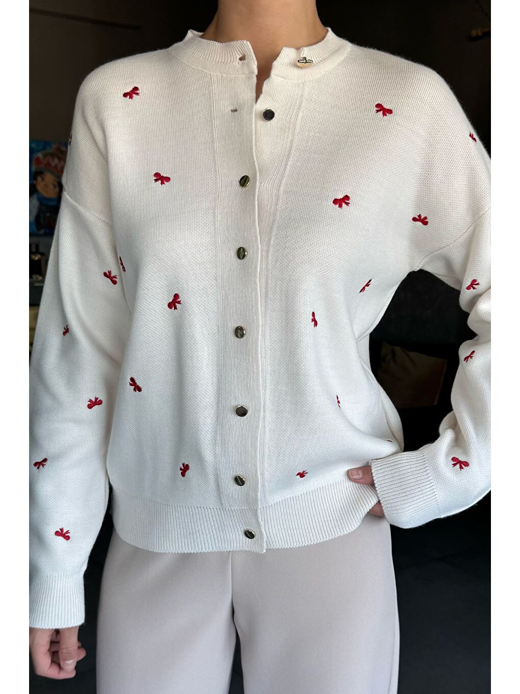 Ekru Kadın Fiyonk Nakışlı Triko Hırka-2