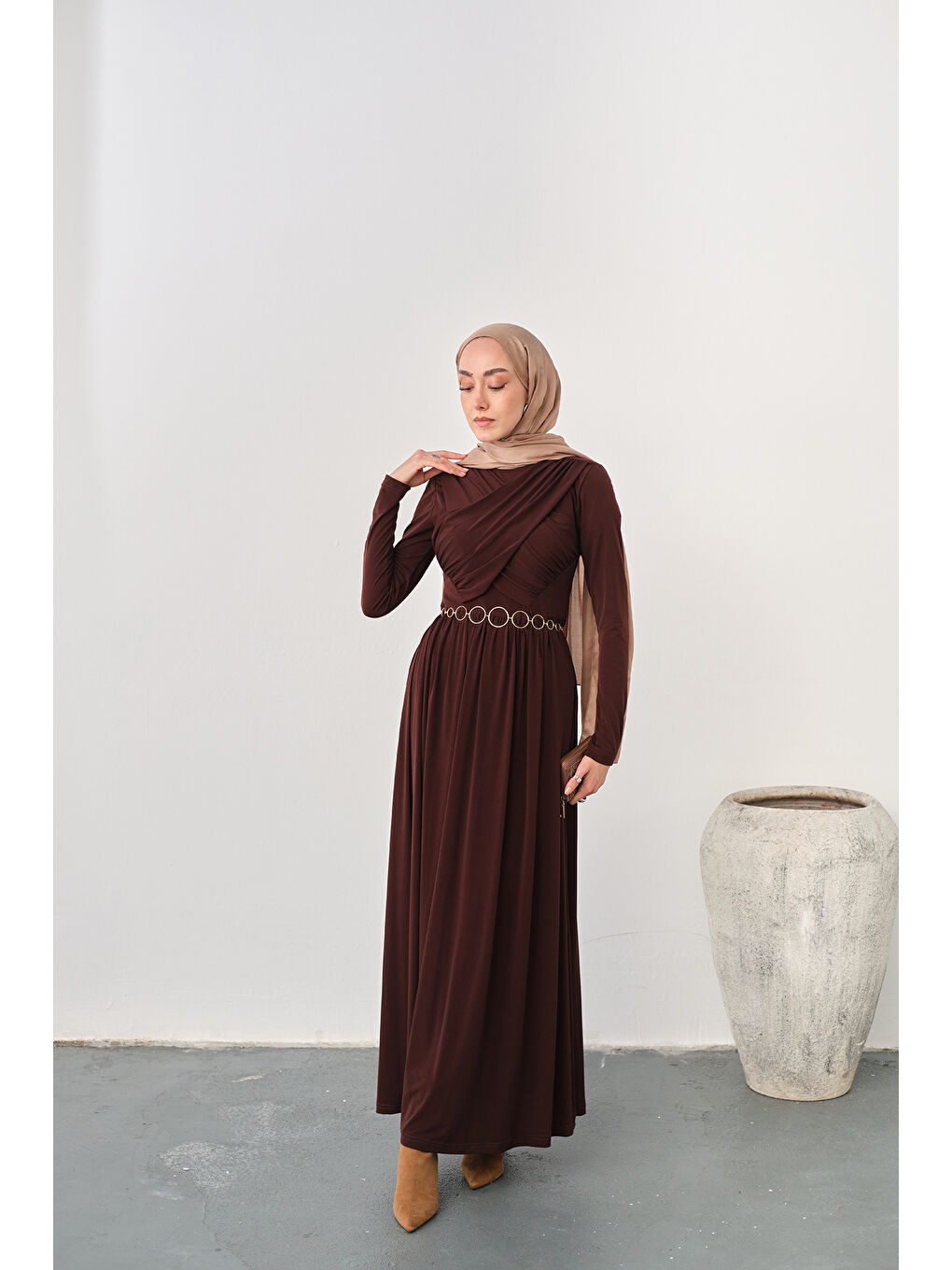 Kadın Gold Kemerli Pile Detay Elbise Kahverengi-3