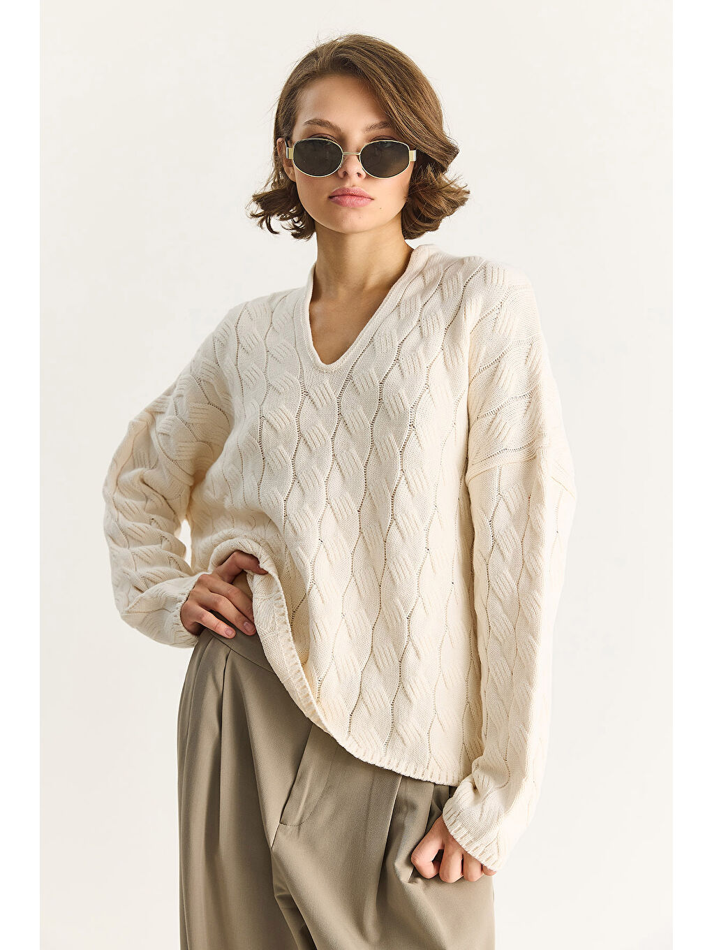Ekru Kadın Oval Yaka Saç Örgü Oversize Triko Kazak TK-2