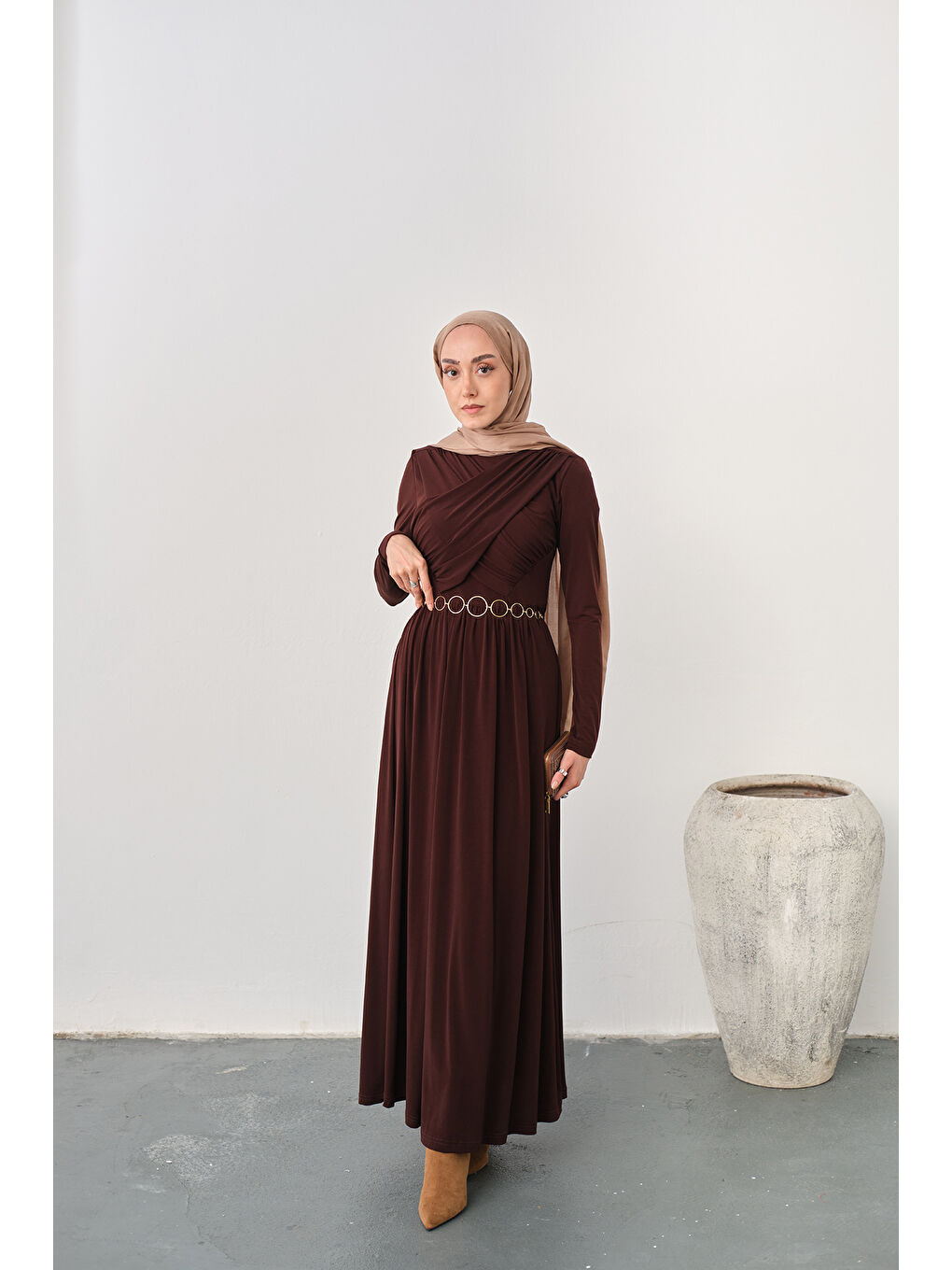 Kadın Gold Kemerli Pile Detay Elbise Kahverengi-4