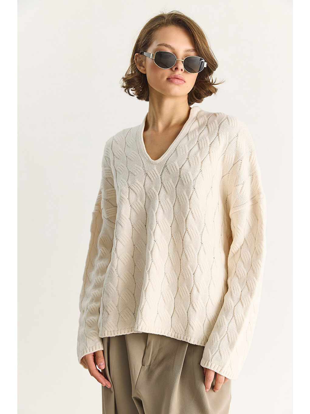 Ekru Kadın Oval Yaka Saç Örgü Oversize Triko Kazak TK-3