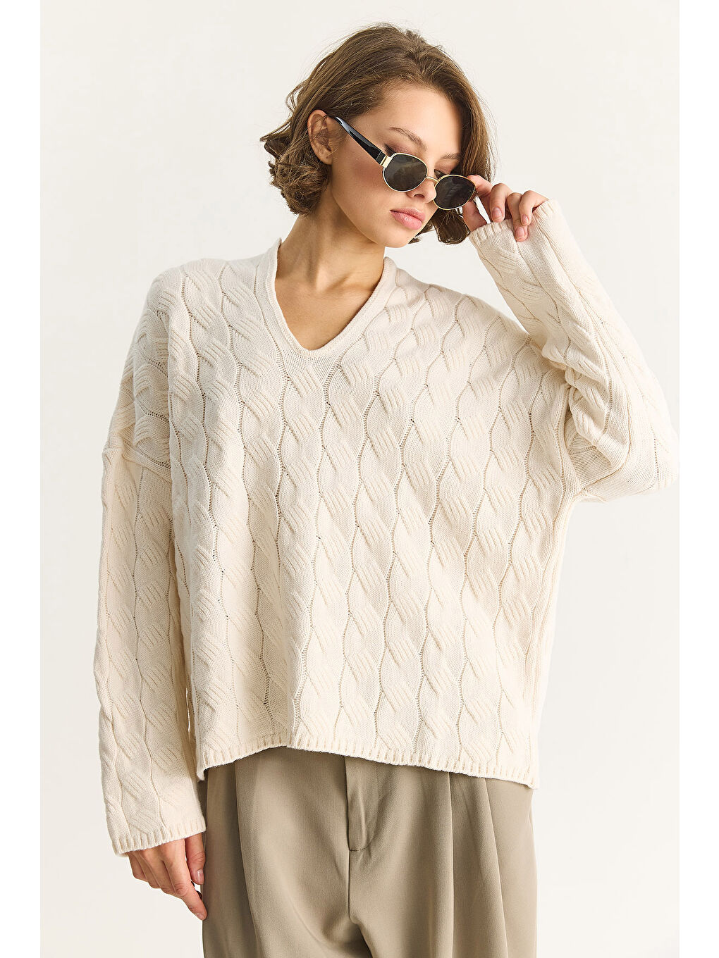 Ekru Kadın Oval Yaka Saç Örgü Oversize Triko Kazak TK-4