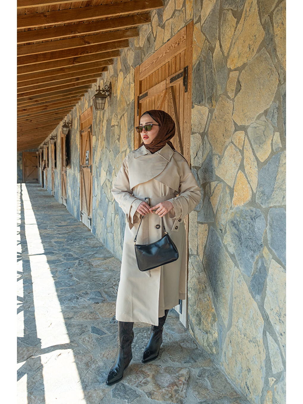 Bej Kadın Cep Yaka Trençkot Taş