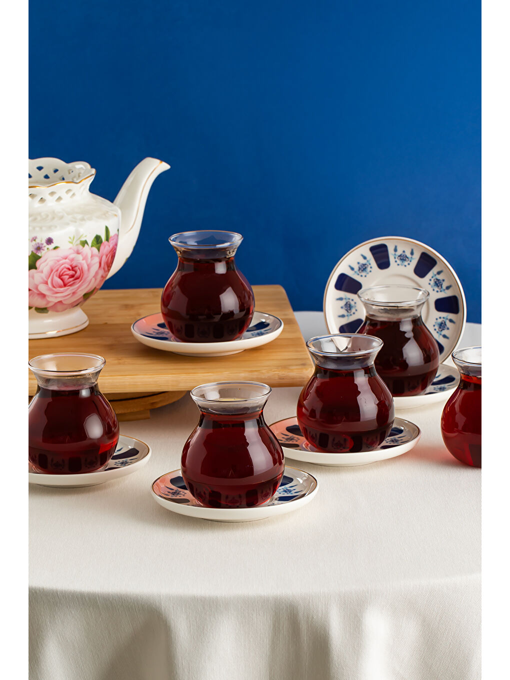 Beyaz Laleli 12 Parça 6 Kişilik Cam Çay Seti 210 ml