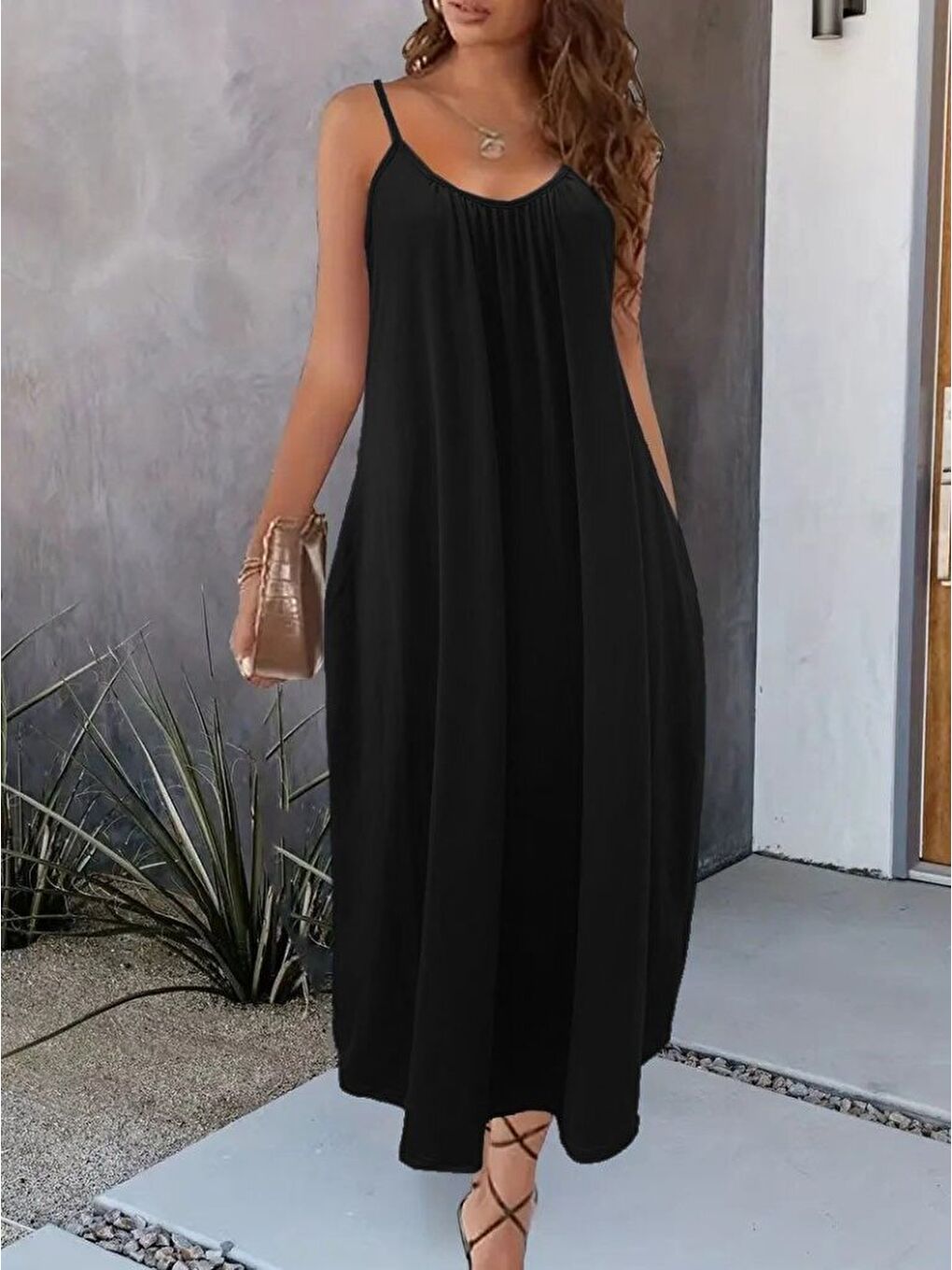 Siyah Kadın Ip Askılı Geniş V Yakalı Viskon Elbise