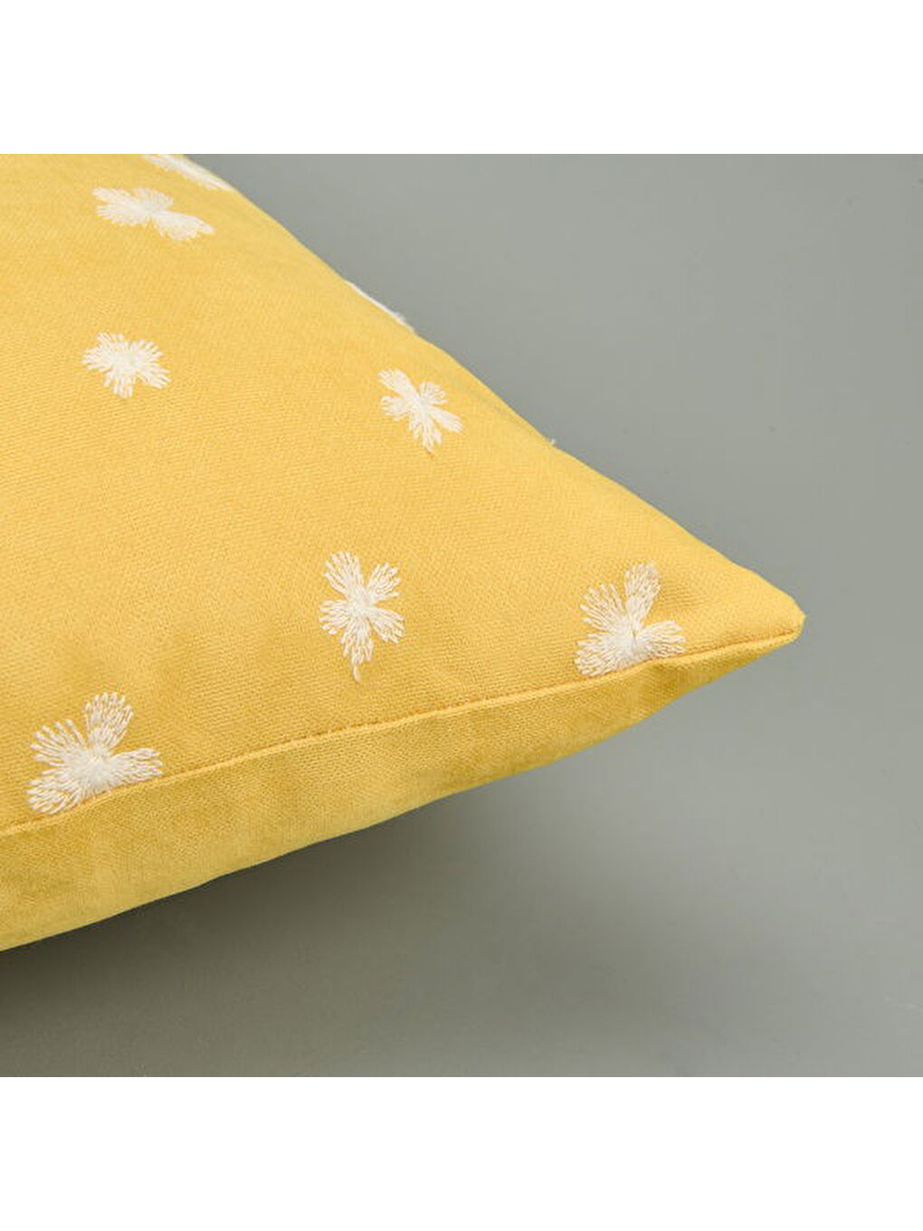 Kahverengi Soft Granny Summer Çiçek Nakışlı Kırlent - Hardal - 45x45 cm-1