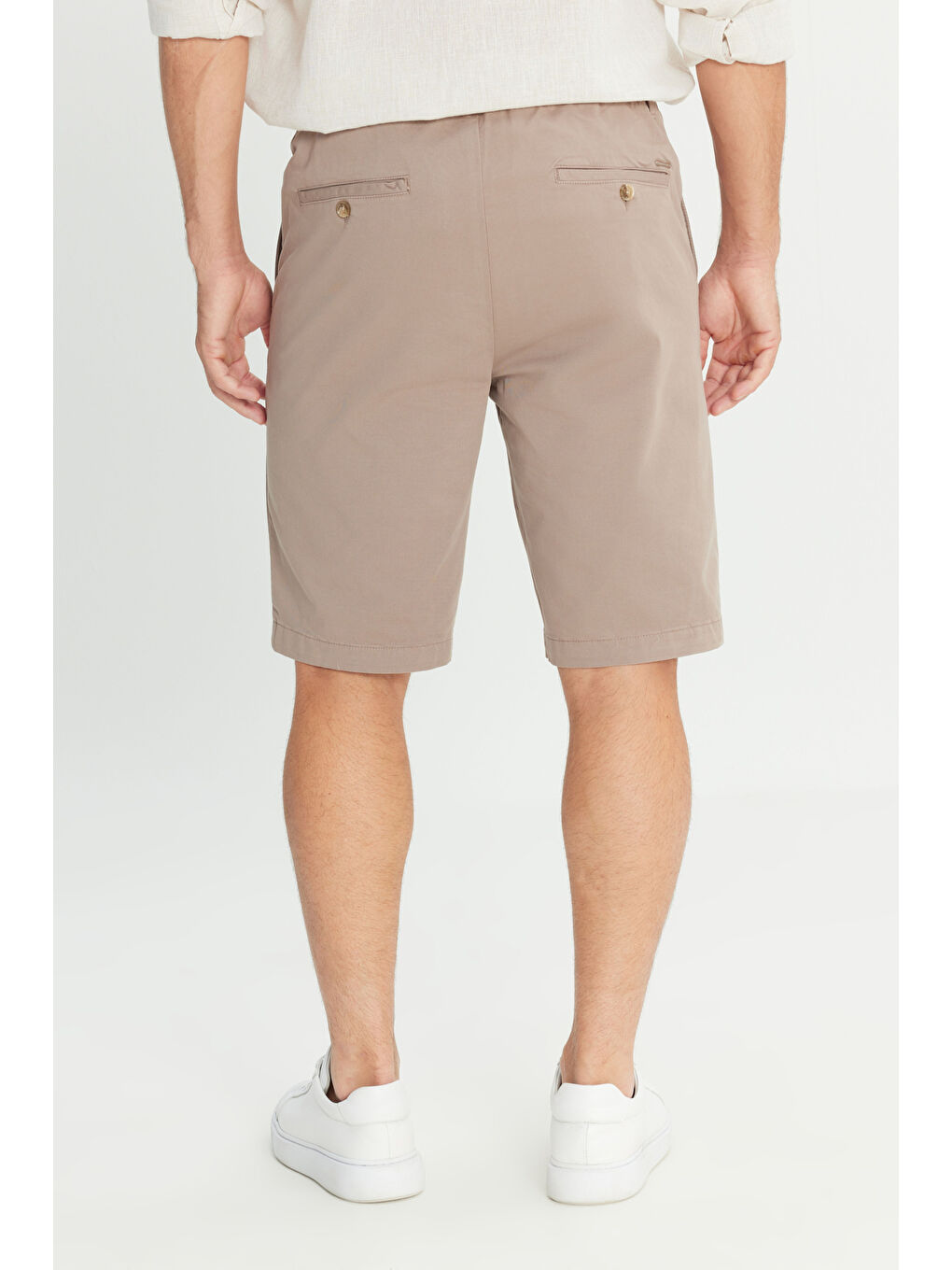 Erkek Bej Pamuklu Slim Fit Dar Kesim Beli Bağlamalı Yan Cepli Esnek Şort-4