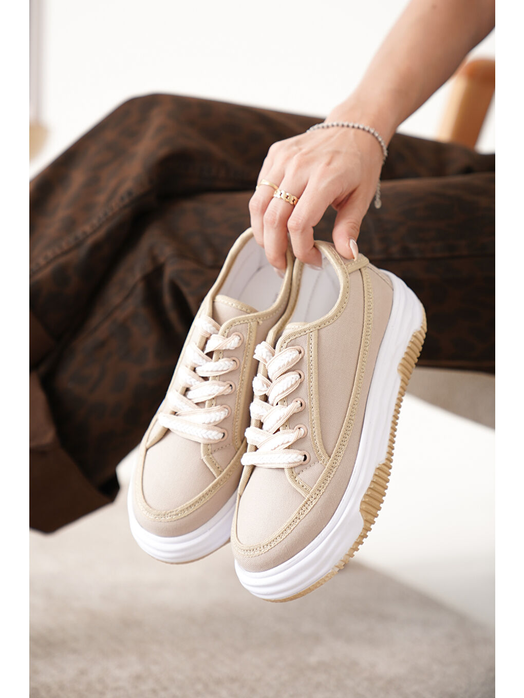 Bej D094 Kadın Sneaker Yüksek Taban Bağcıklı Bez Spor Ayakkabı-3