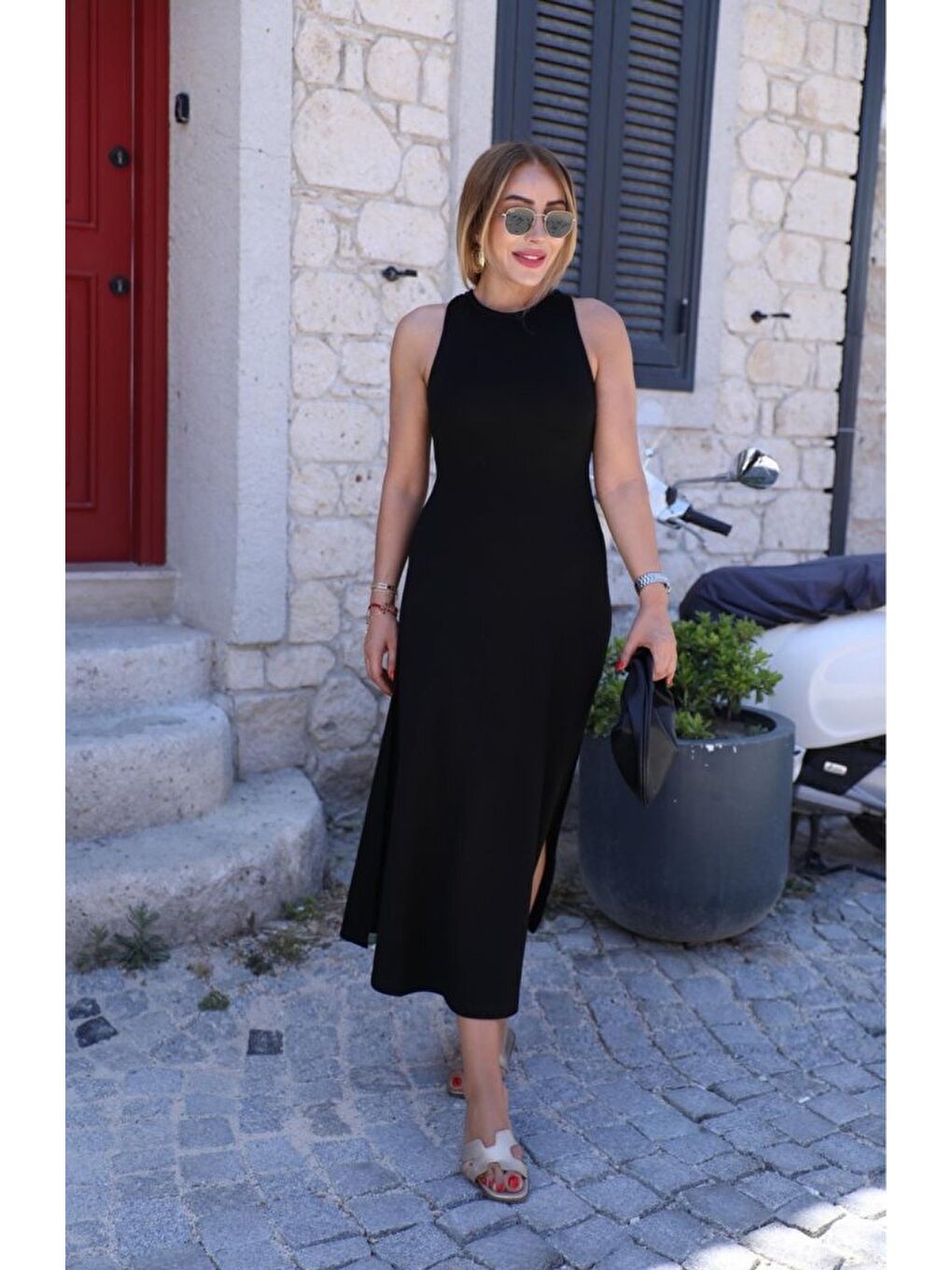 Siyah Kadın Omuzlardan Açık Arkadan Aksesuar Detaylı Yırtmaçlı Janjan Krep Elbise-1