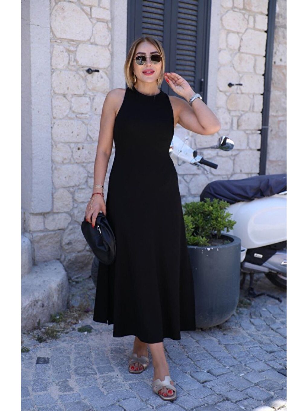 Siyah Kadın Omuzlardan Açık Arkadan Aksesuar Detaylı Yırtmaçlı Janjan Krep Elbise-2