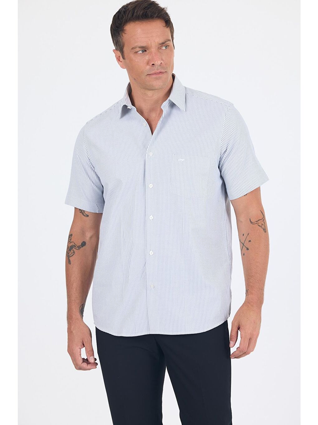 Siyah Sert Yaka Kısa Kol Cepli Comfort Fit Cls Gömlek 1004250259