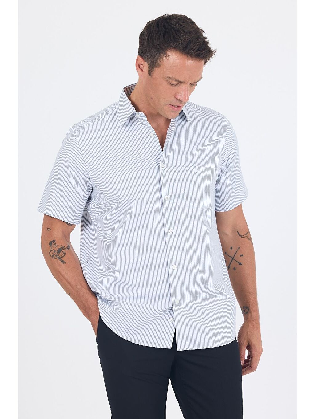 Siyah Sert Yaka Kısa Kol Cepli Comfort Fit Cls Gömlek 1004250259-2