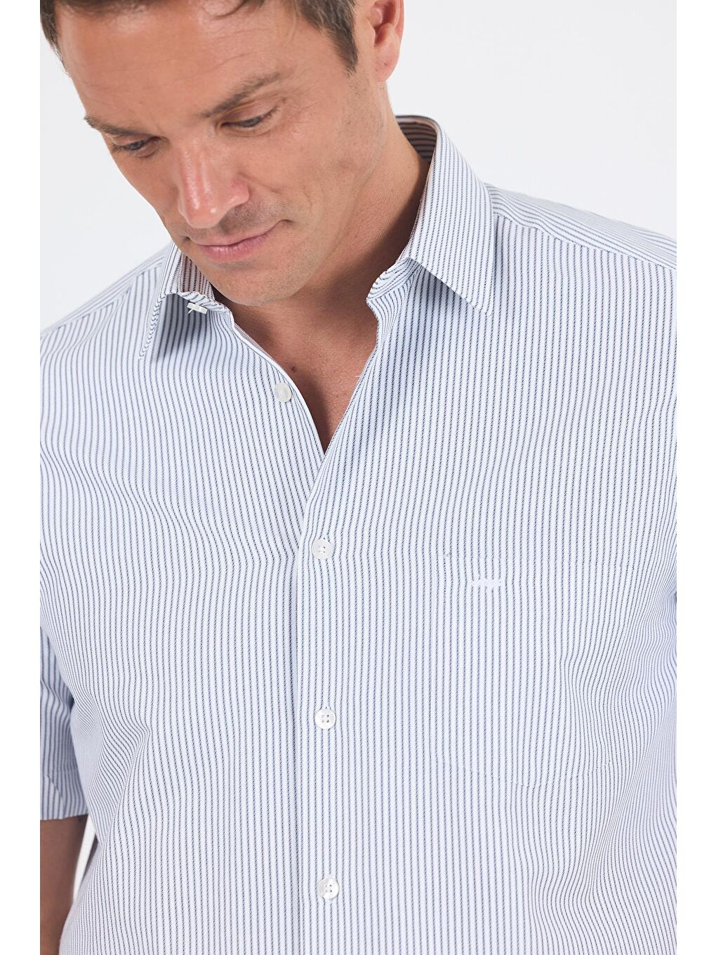 Siyah Sert Yaka Kısa Kol Cepli Comfort Fit Cls Gömlek 1004250259-3