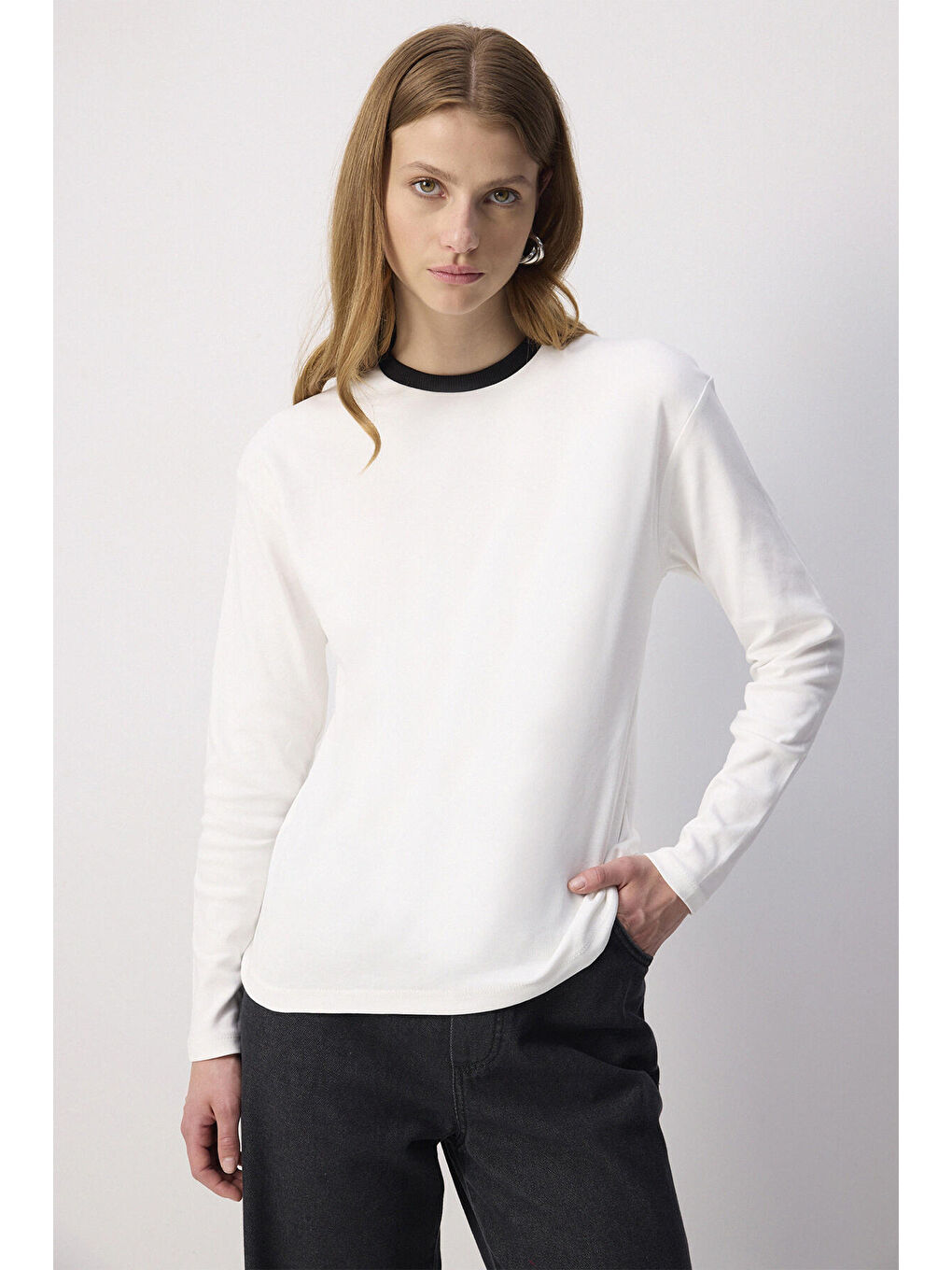 Ekru %100 Pamuklu Ribana Yaka T-Shırt-1