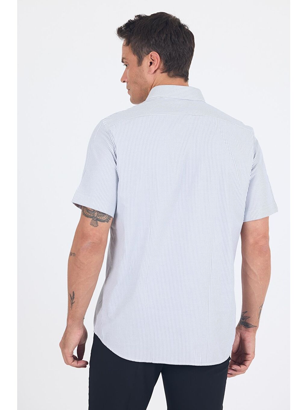 Siyah Sert Yaka Kısa Kol Cepli Comfort Fit Cls Gömlek 1004250259-4