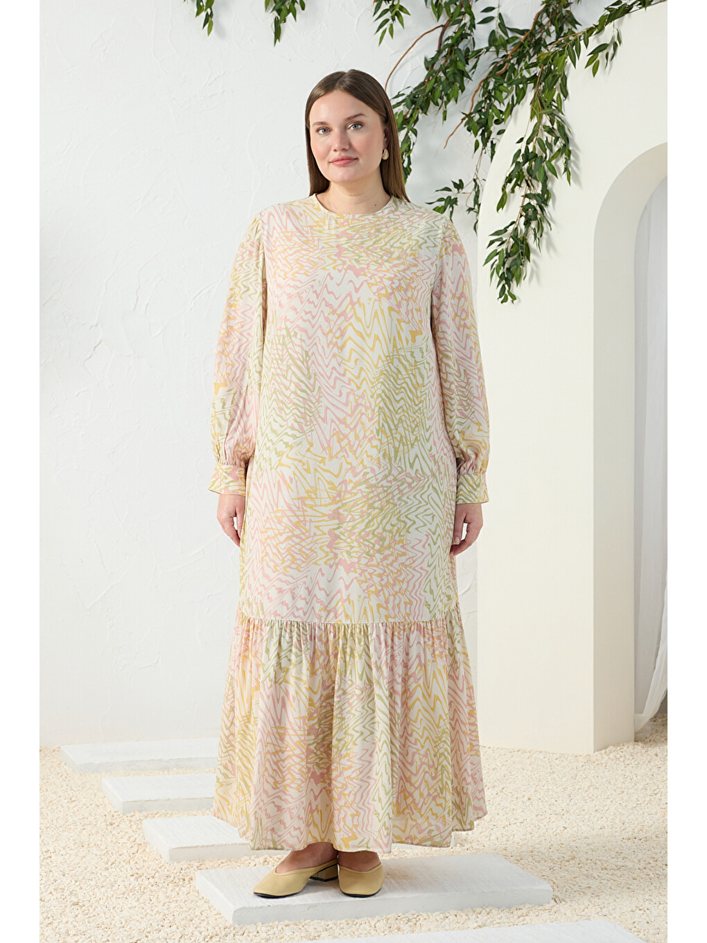 Pembe Pudra Volanlı Desenli Elbise-4