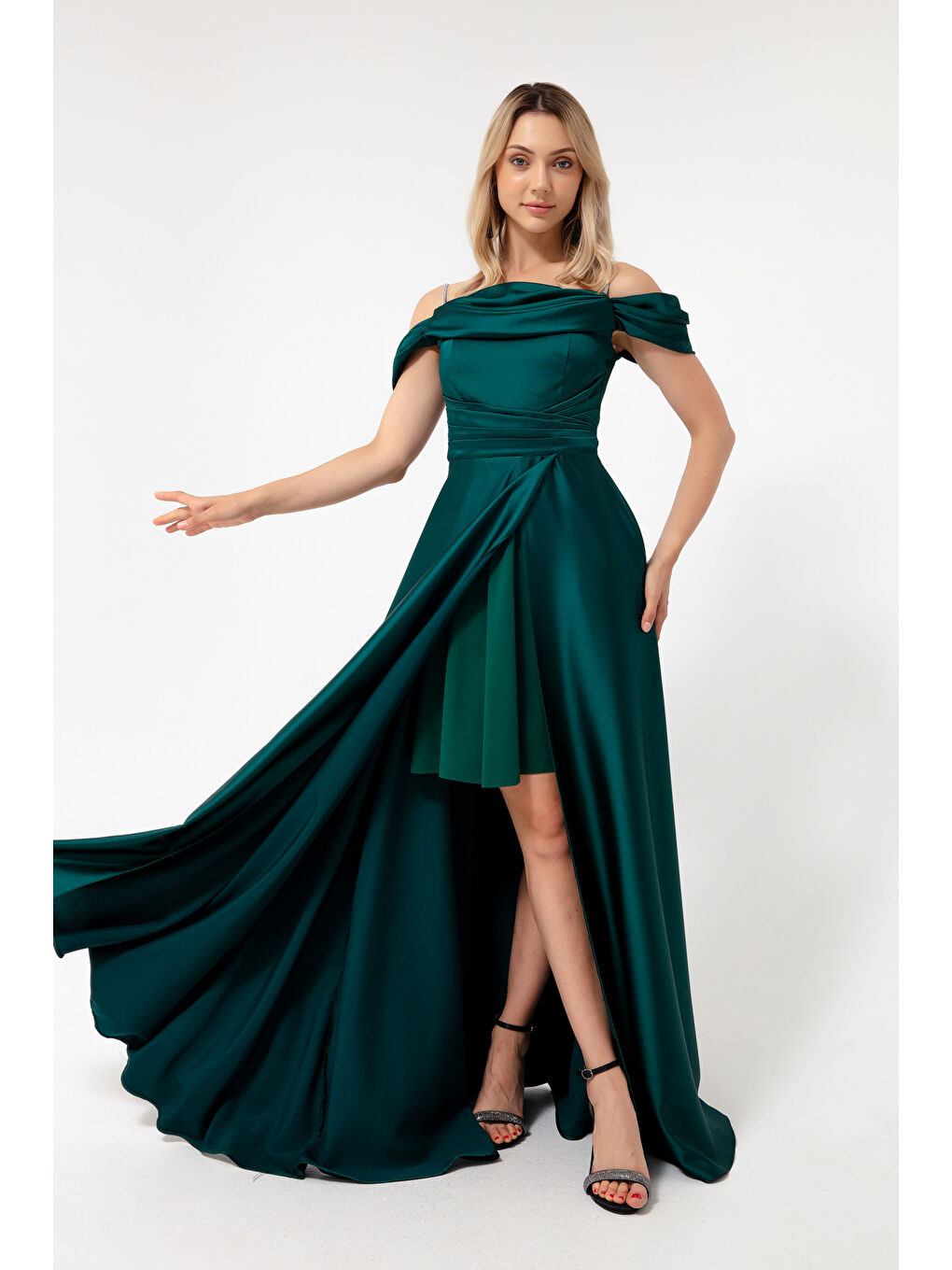 Kadın Zümrüt Yeşili Taş Askılı Uzun Saten Abiye Elbise