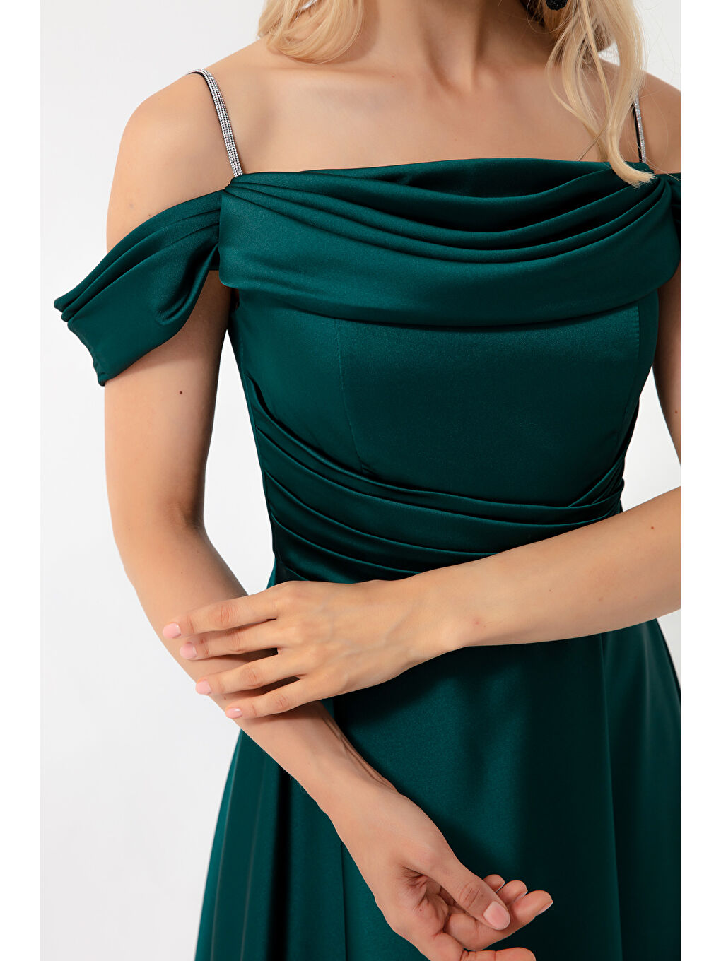 Kadın Zümrüt Yeşili Taş Askılı Uzun Saten Abiye Elbise-3