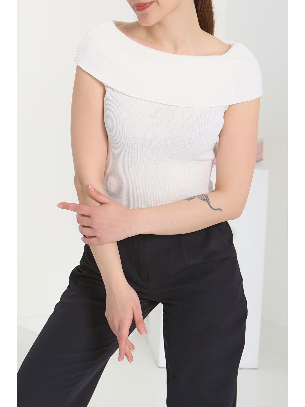 Madonna Yaka Bady Beyaz - 27138-1