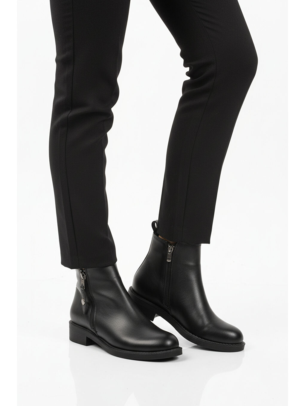 Siyah Cilt Polarlı Kaymaz Taban Kadın Topuklu Bot 224581 Z