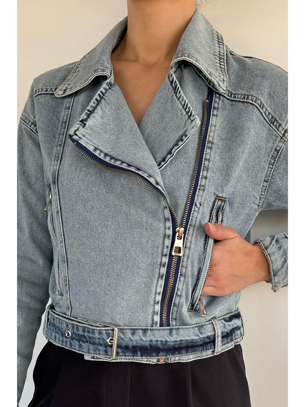 Mavi Kadın Kemer Detaylı Ön Fermuarlı Jean Jean Ceket