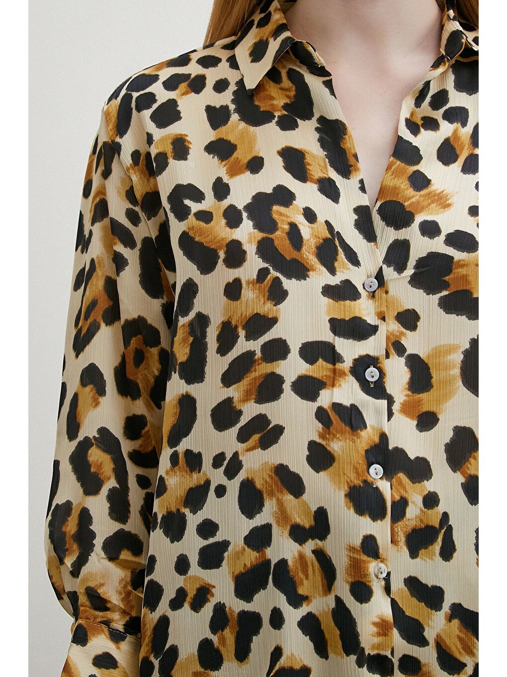 Leopar Desenli V Yaka Gömlek Bej-2