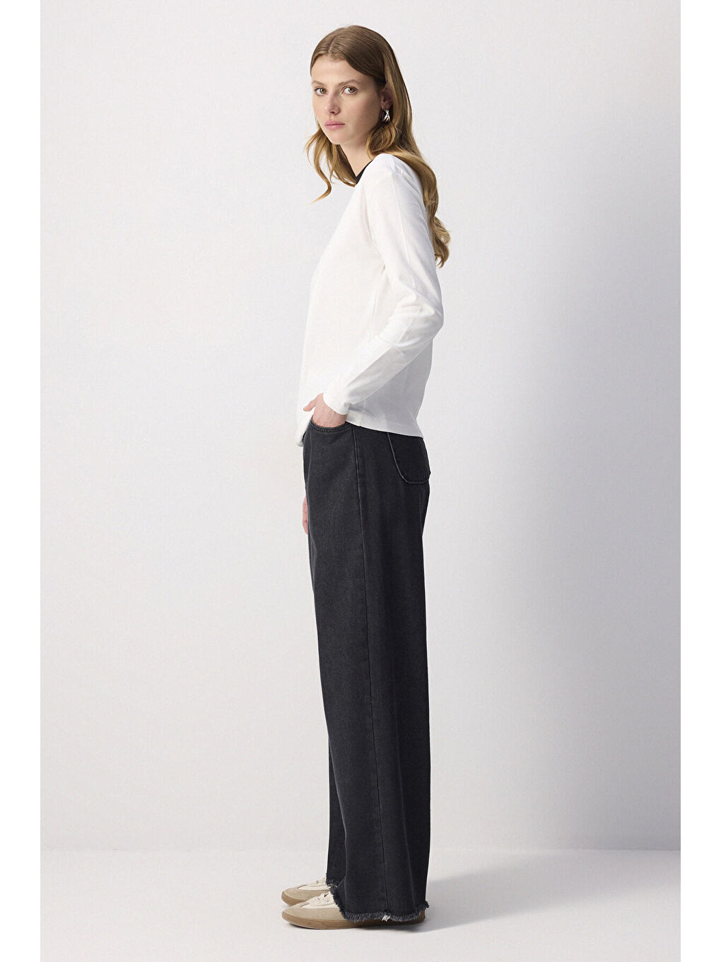 Ekru %100 Pamuklu Ribana Yaka T-Shırt-2