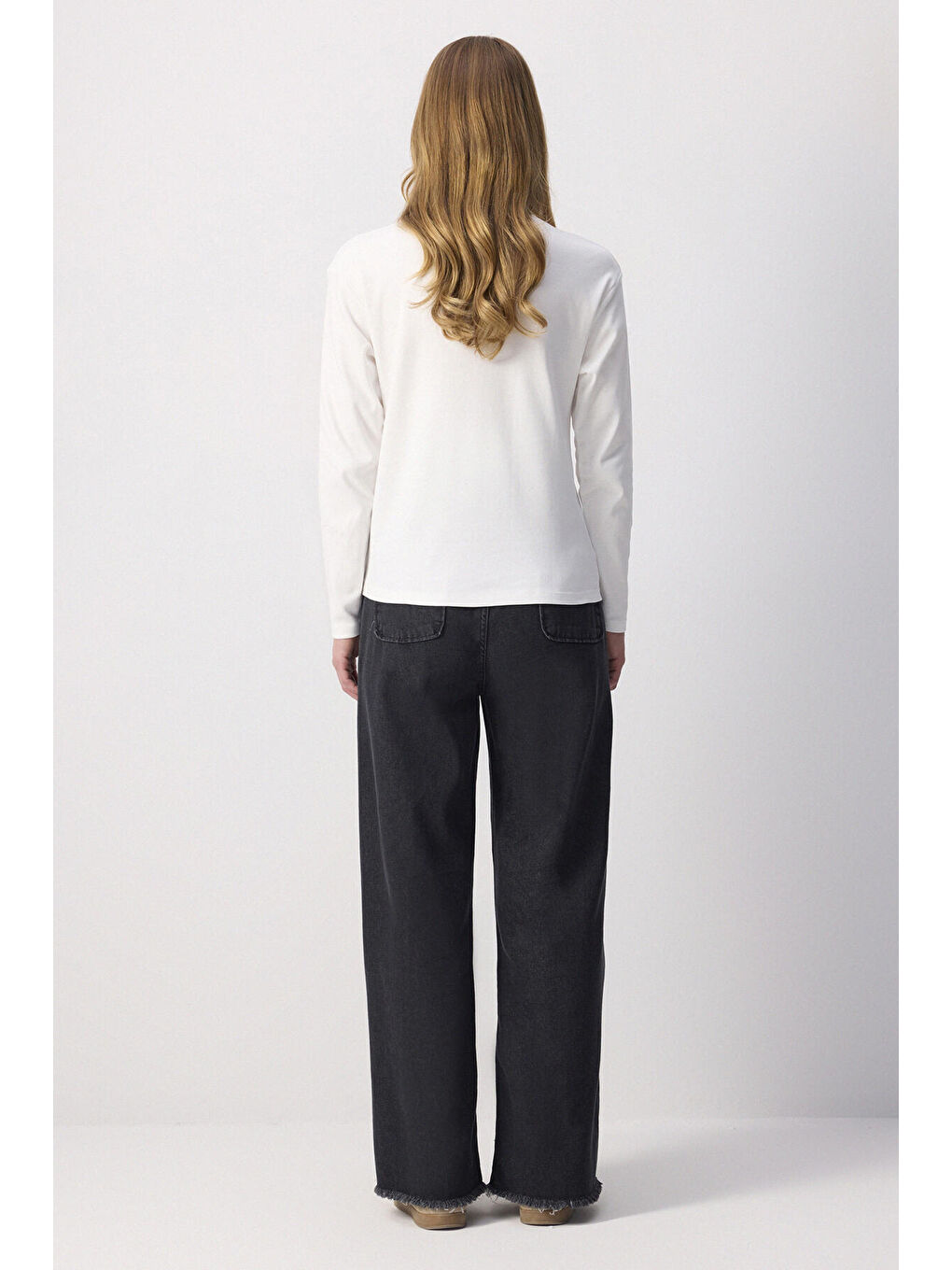 Ekru %100 Pamuklu Ribana Yaka T-Shırt-3