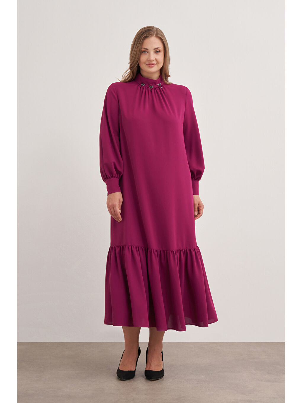 Mürdüm Etek Ucu Büzgülü Yakası İşlemeli Elbise