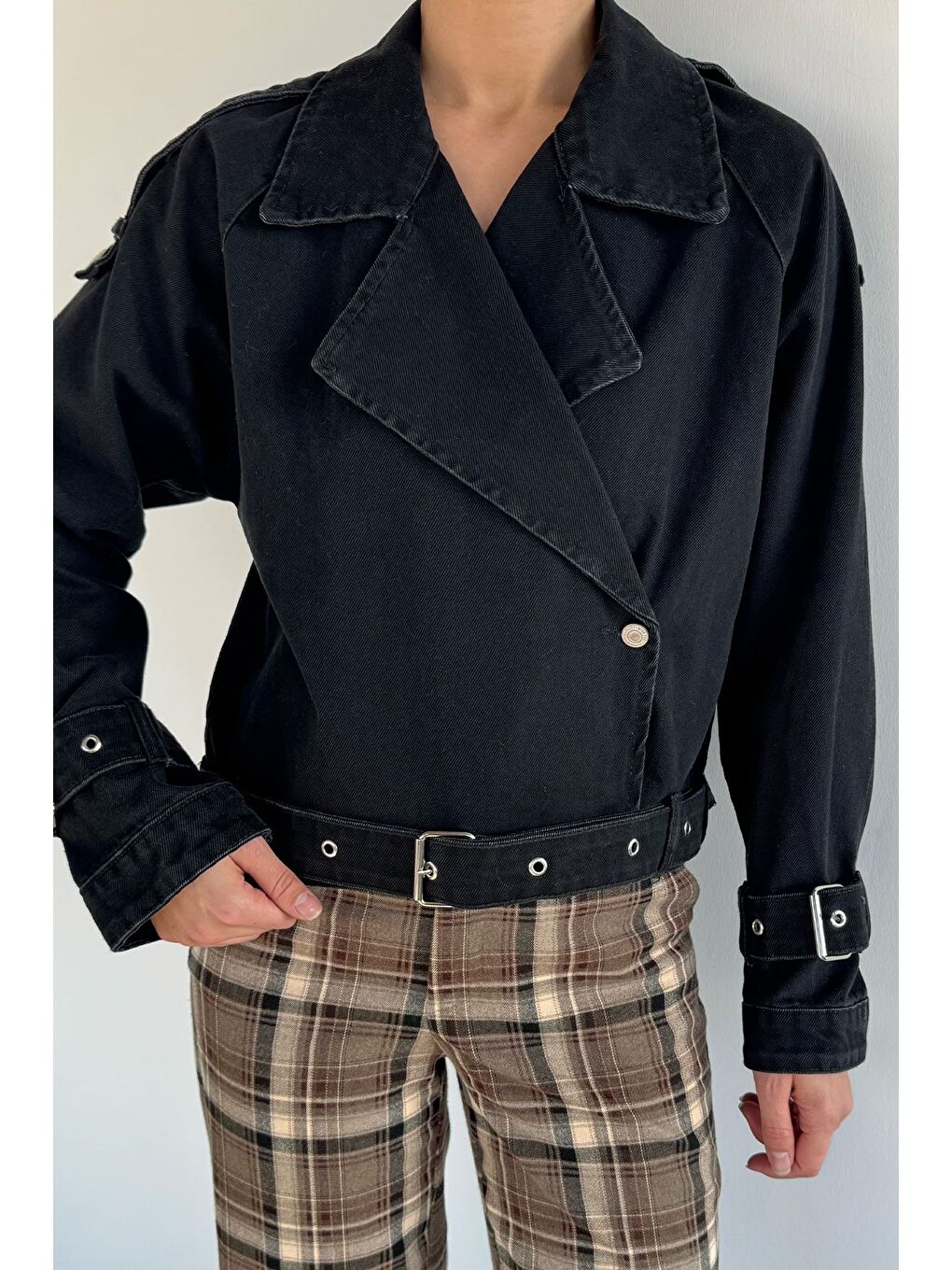 Siyah Kadın Kruvaze Yaka Kemer Detaylı Jean Jean Ceket-1