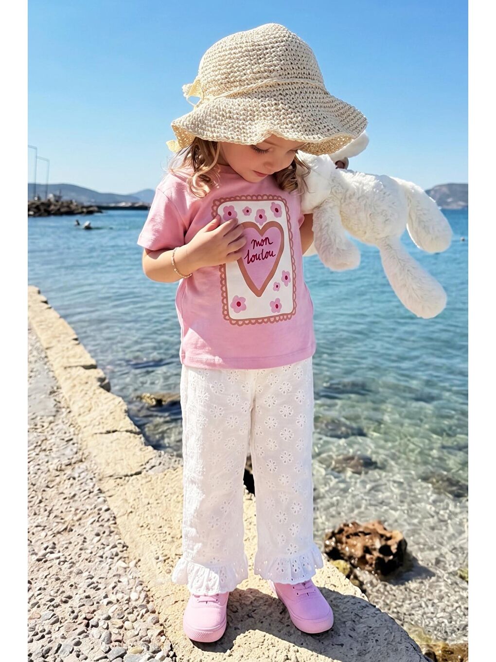 Kız Çocuk Pembe Baskılı Brode Detaylı Dokuma Pantololu Altüst Takım