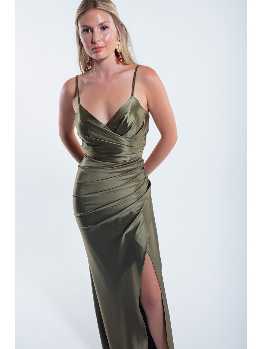 Kadın Haki Sırt Dekolteli Yırtmaçlı Uzun Abiye Elbise-2