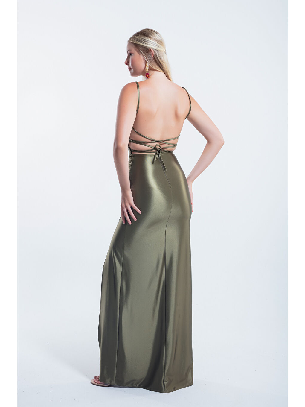 Kadın Haki Sırt Dekolteli Yırtmaçlı Uzun Abiye Elbise-4