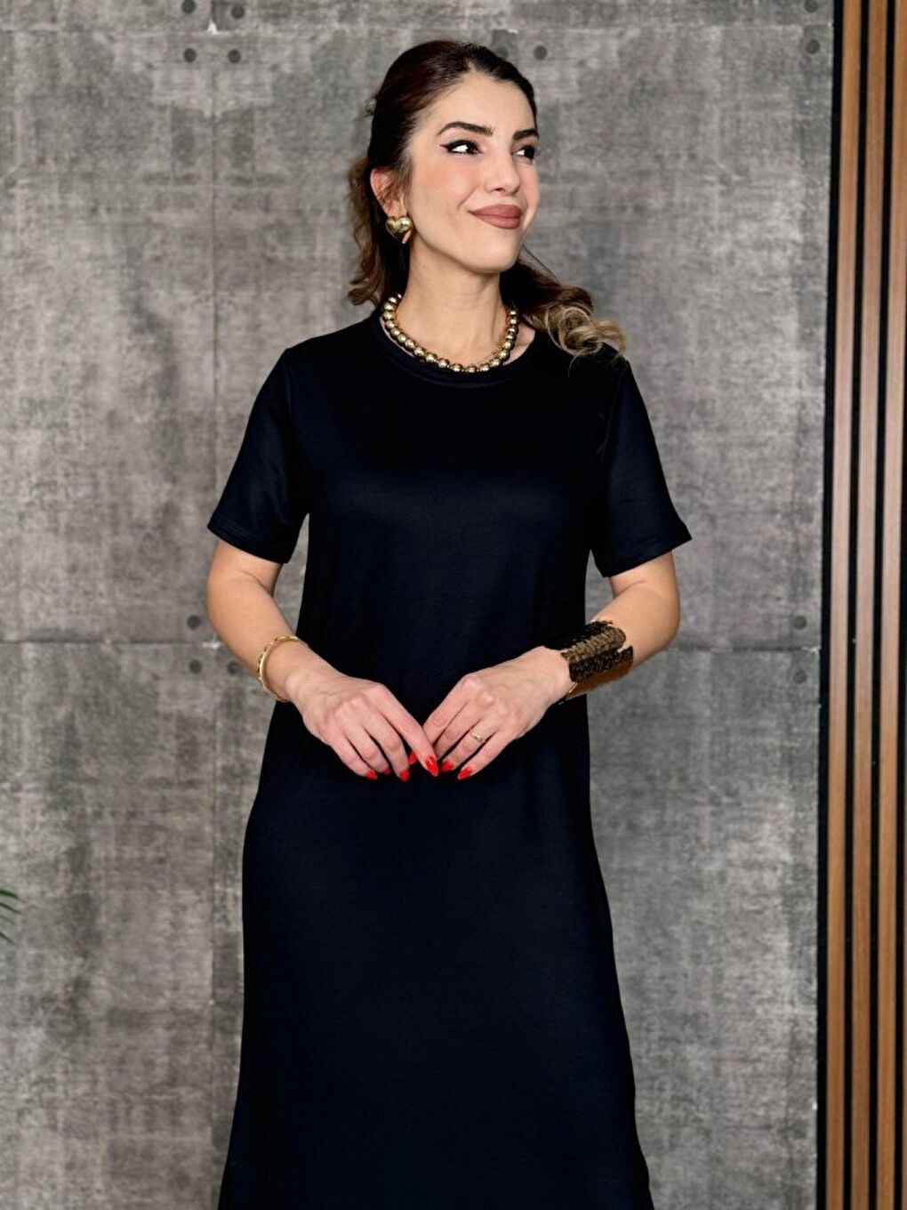 Siyah Kadın Kısa Kollu Bisiklet Yaka Yırtmaçlı Viskon Iki Iplik Elbise-1