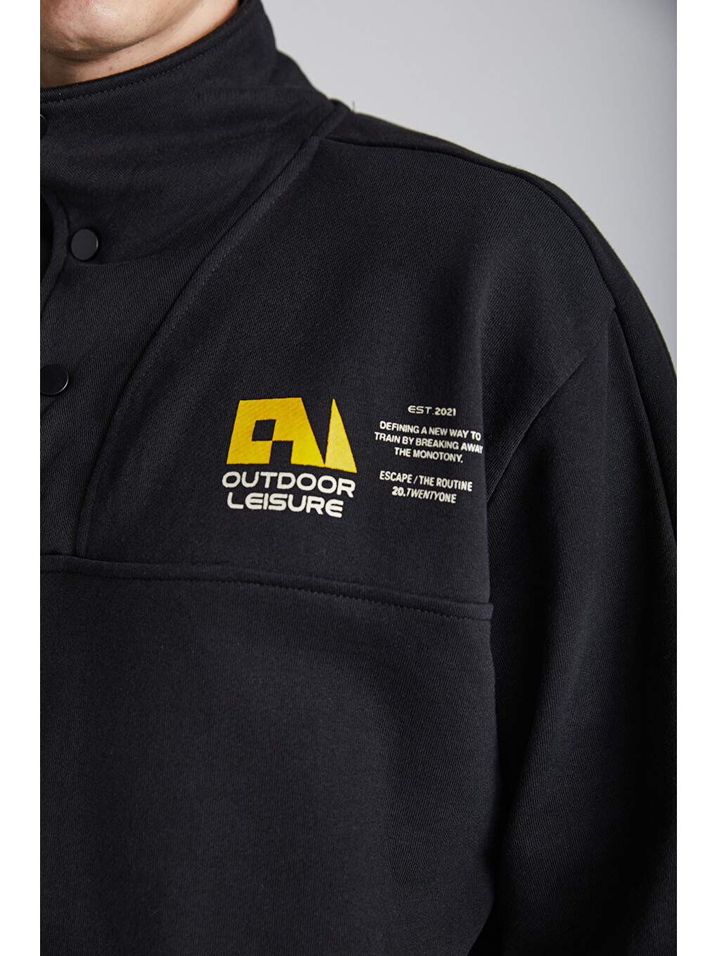 Galıcıa Erkek Diagonel Kumaşlı Dik Yakalı Çıtçıt Kapamalı Baskılı Siyah Sweatshirt-5
