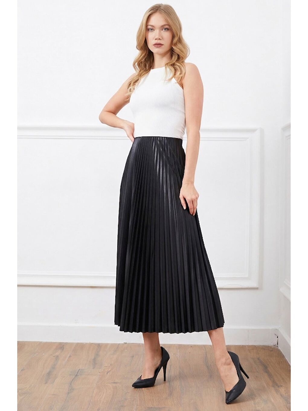 Siyah Piliseli Beli Lastikli Etek