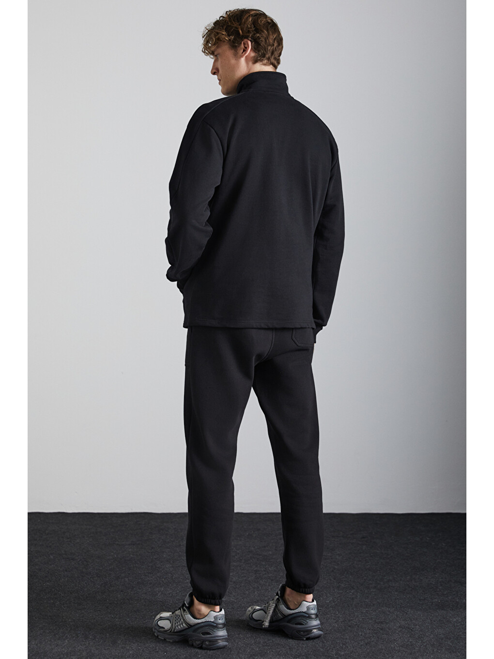 Galıcıa Erkek Diagonel Kumaşlı Dik Yakalı Çıtçıt Kapamalı Baskılı Siyah Sweatshirt-6