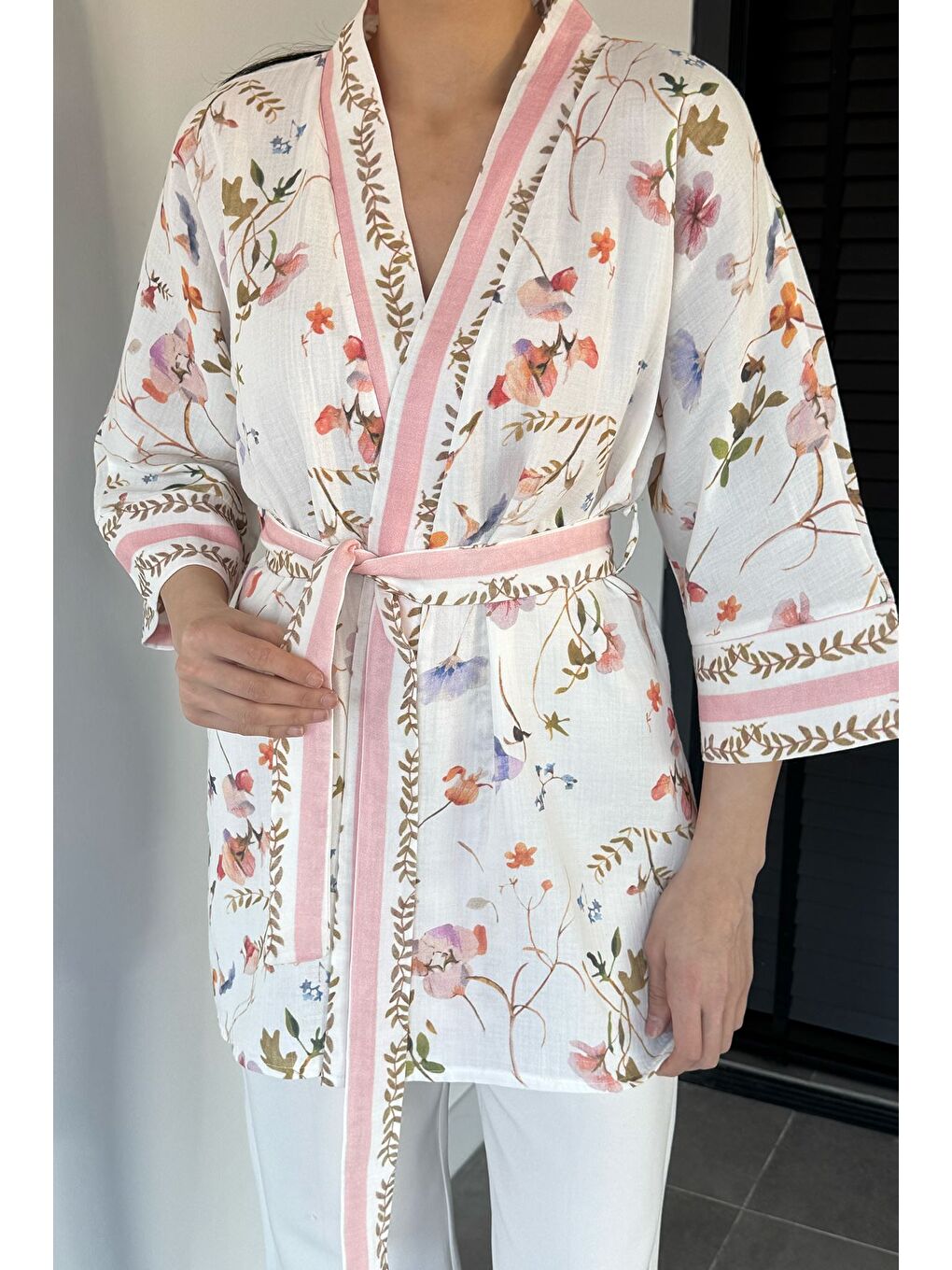 Ekru Kadın Çiçek Desenli Bel Kuşaklı Hırka-3