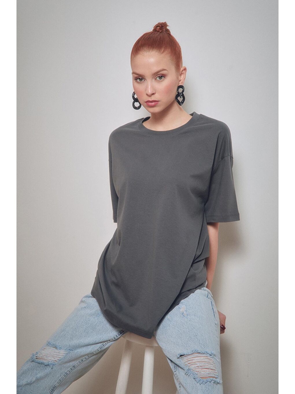 Antrasit Basic Bisiklet Yaka Oversize Tişört-1