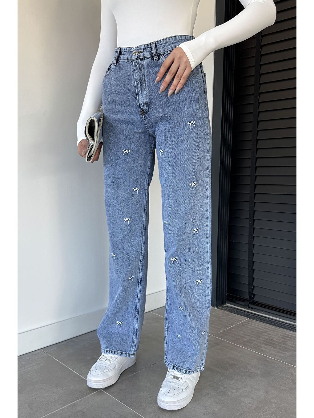 Mavi Kurdele Nakışlı Yüksek Bel Bol Paça Kadın Jean Jean Pantolon-1