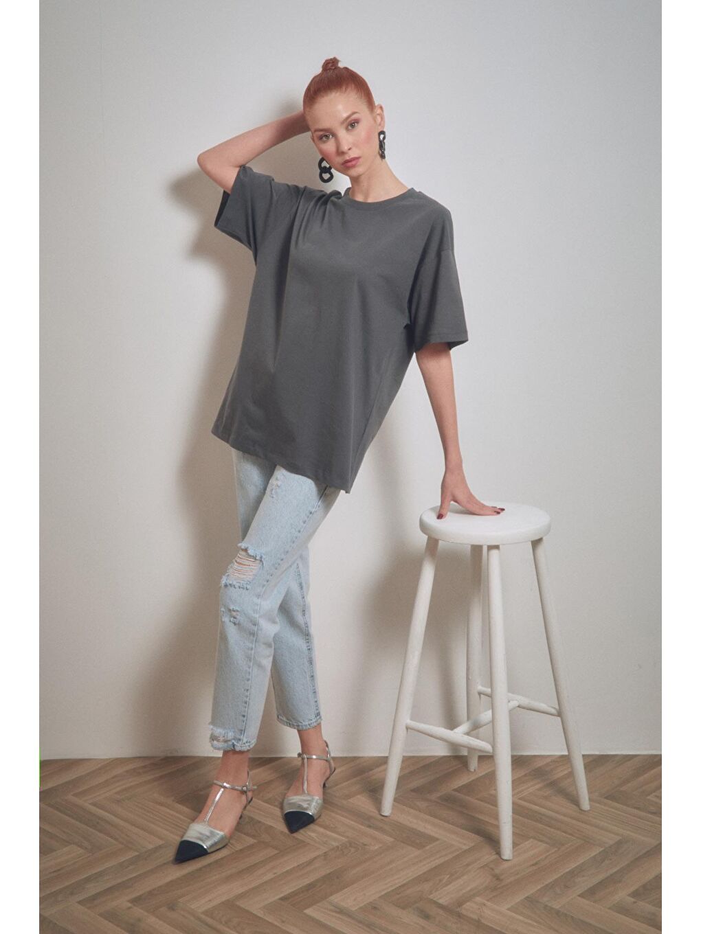 Antrasit Basic Bisiklet Yaka Oversize Tişört-2