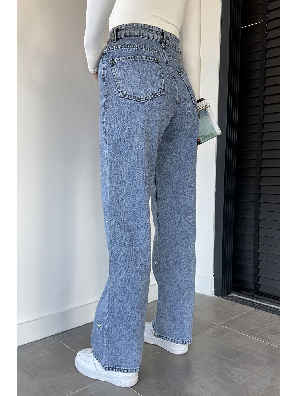 Mavi Kurdele Nakışlı Yüksek Bel Bol Paça Kadın Jean Jean Pantolon-2