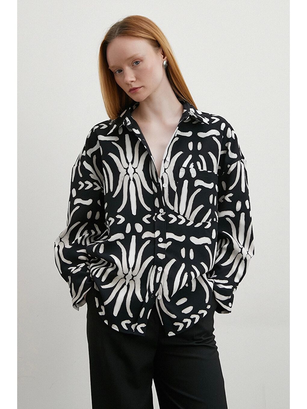 Kontrast Etnik Desen Krep Gömlek Siyah-5