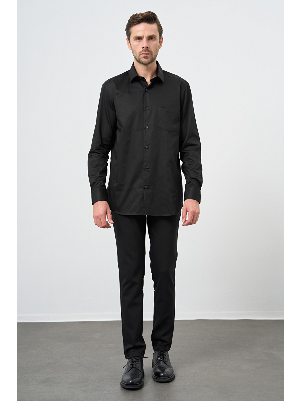 Siyah Sert Yaka Cepli Comfort Fit Classic Pamuklu Gömlek 1004255323-1